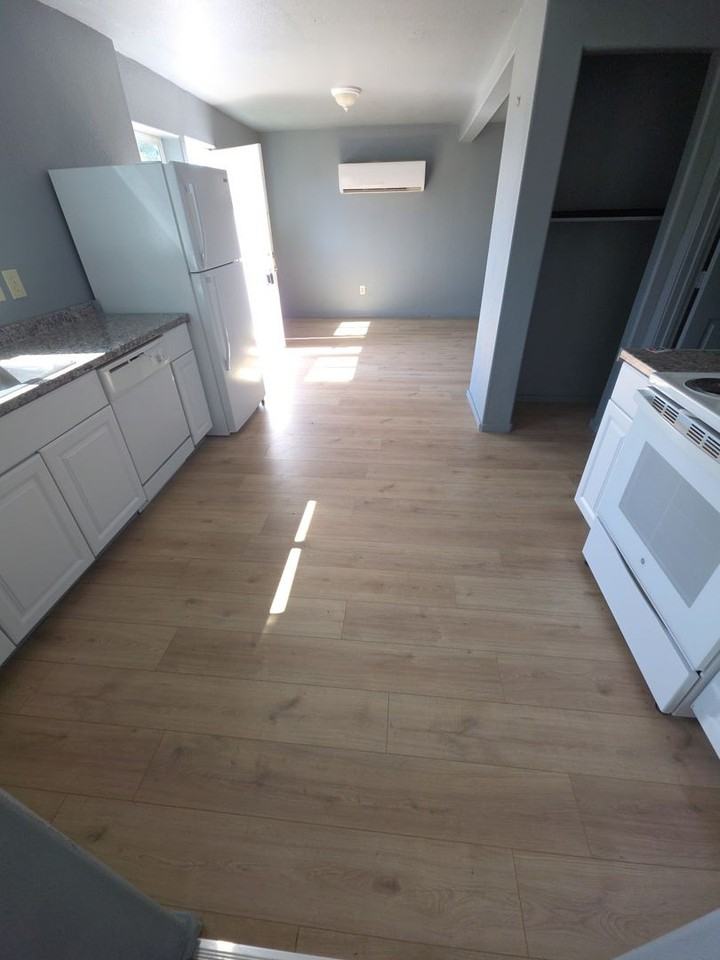 9198 Glenhaven Dr - Photo 4 of 8