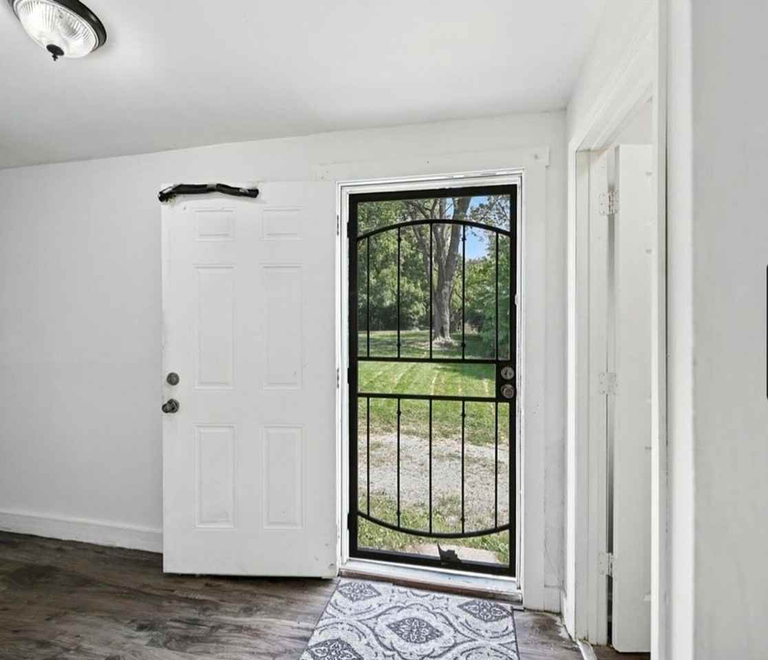 419 S Collett St - Photo 2 of 25