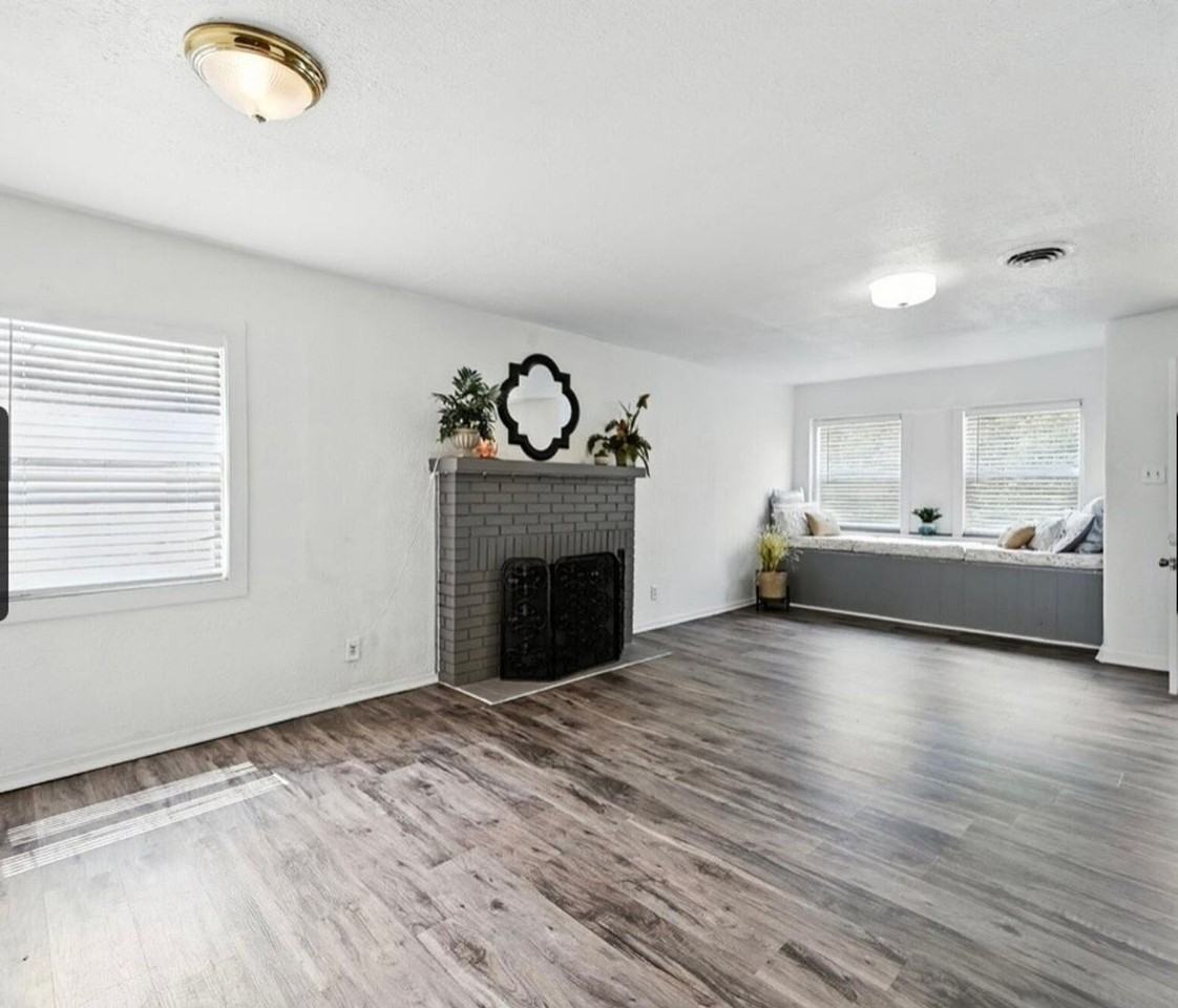 419 S Collett St - Photo 4 of 25