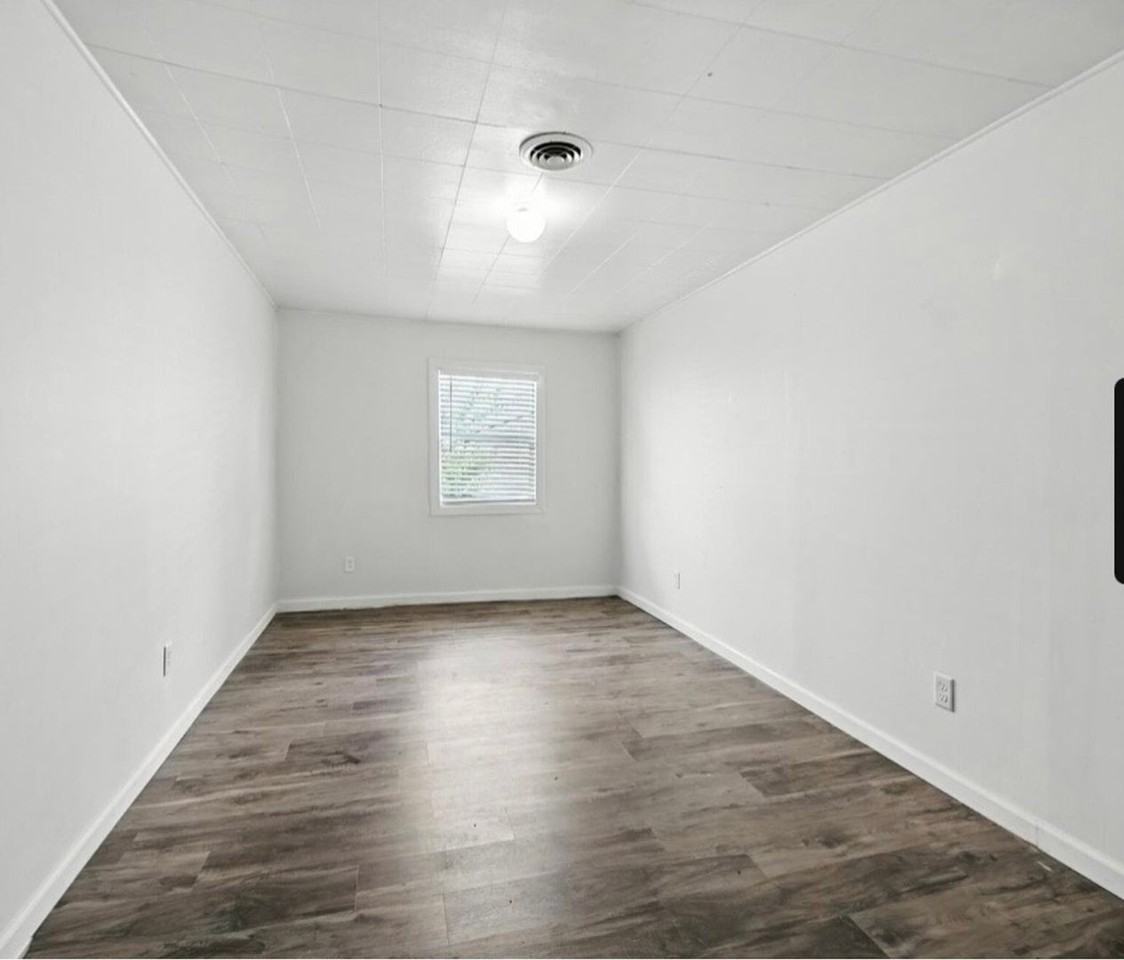 419 S Collett St - Photo 6 of 25