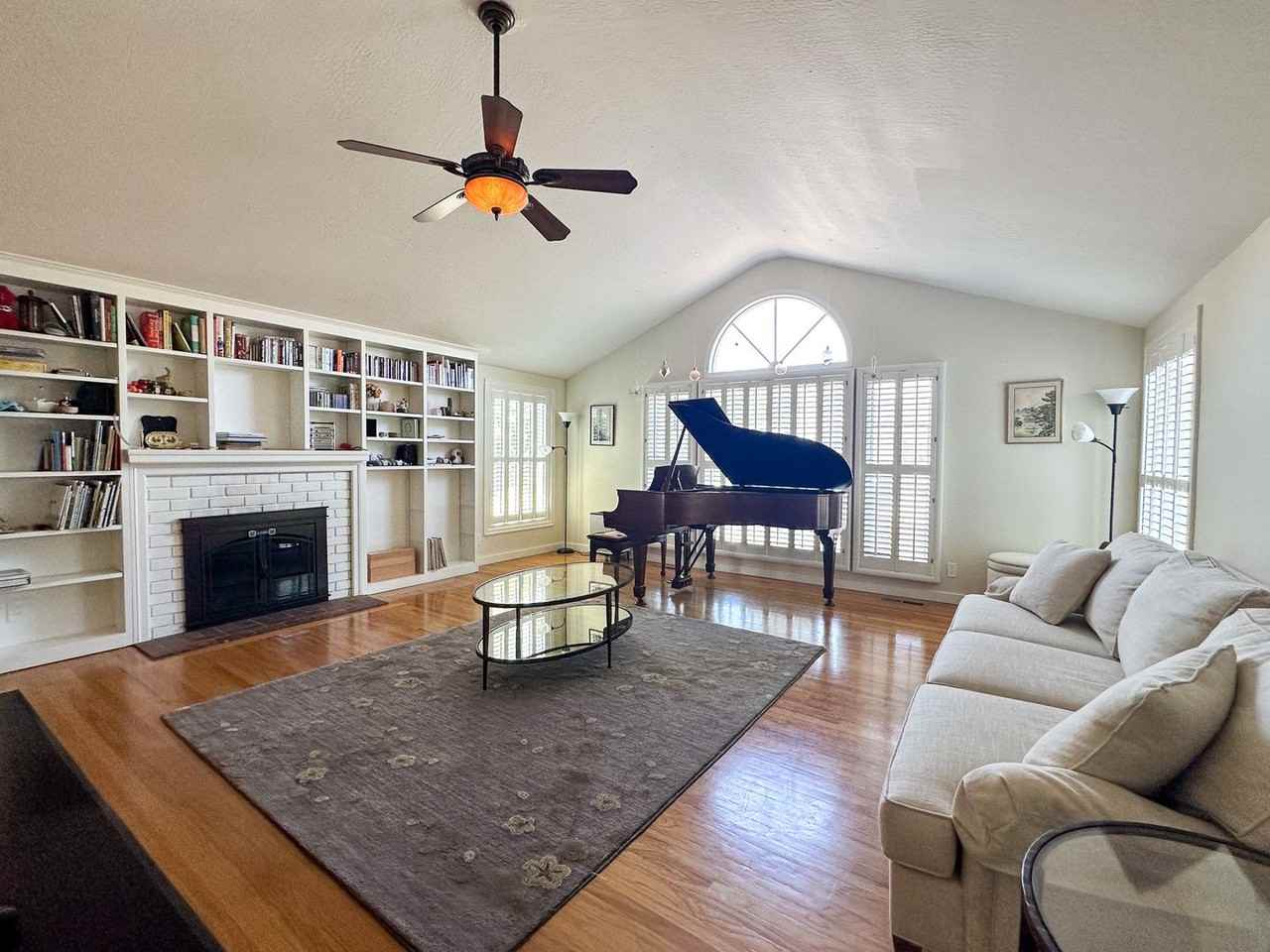 15694 Longwood Dr - Photo 2 of 14