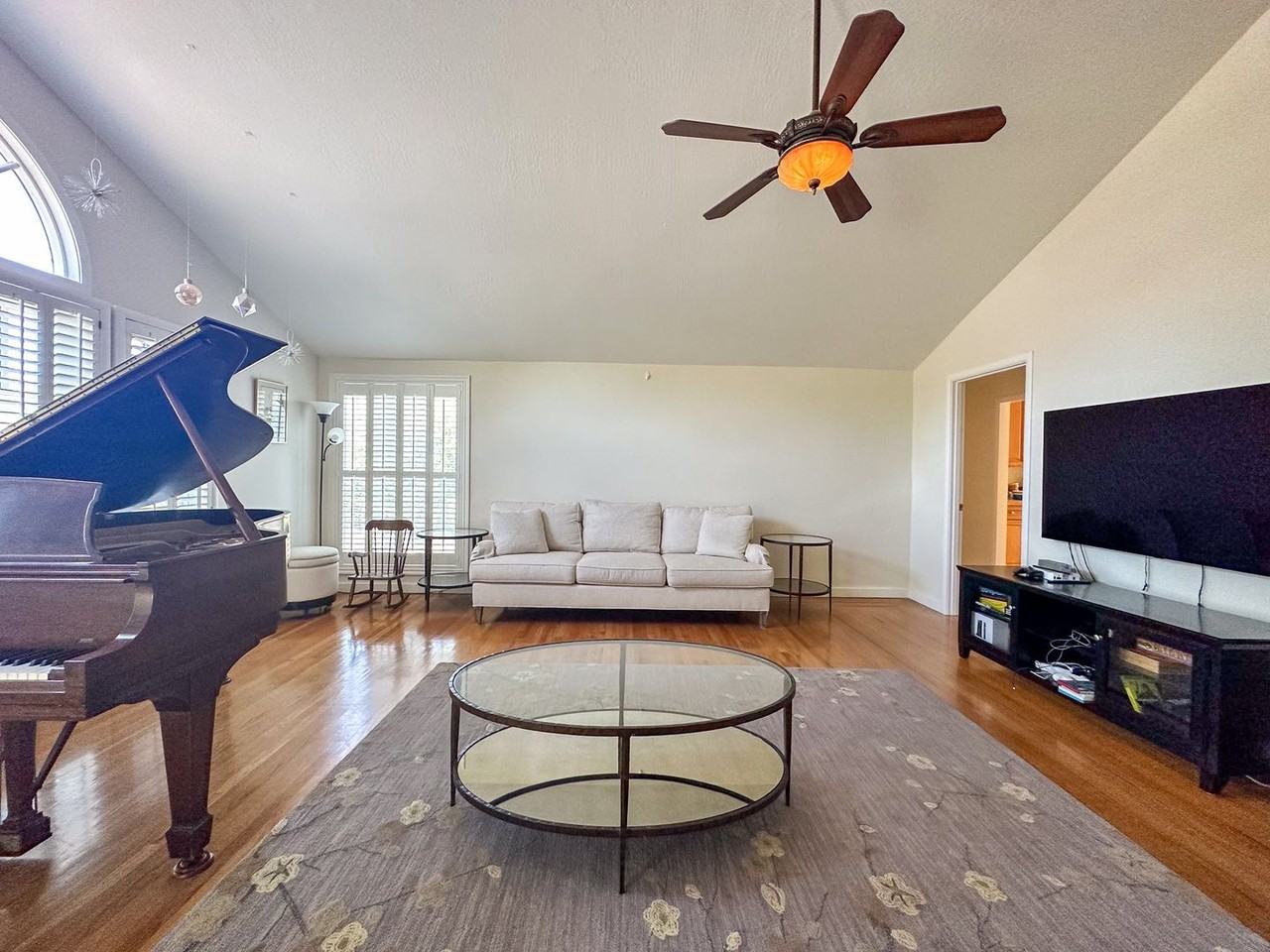 15694 Longwood Dr - Photo 4 of 14