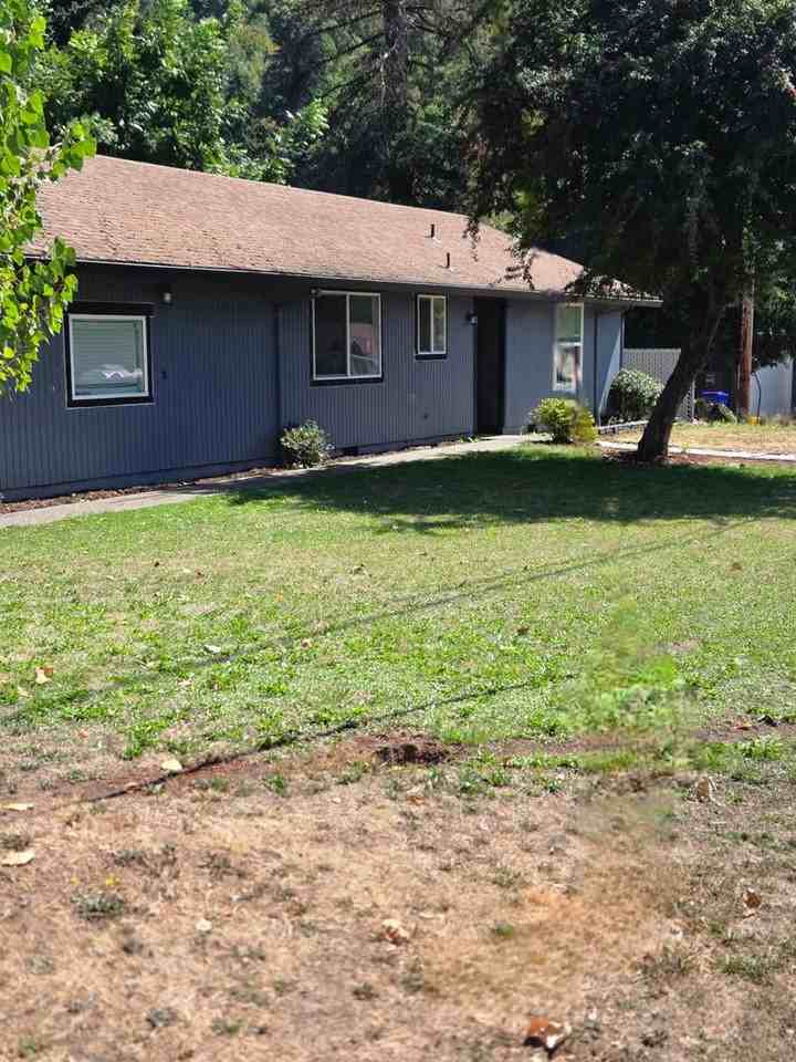 2718 Se 101st Ave - Photo 3 of 16