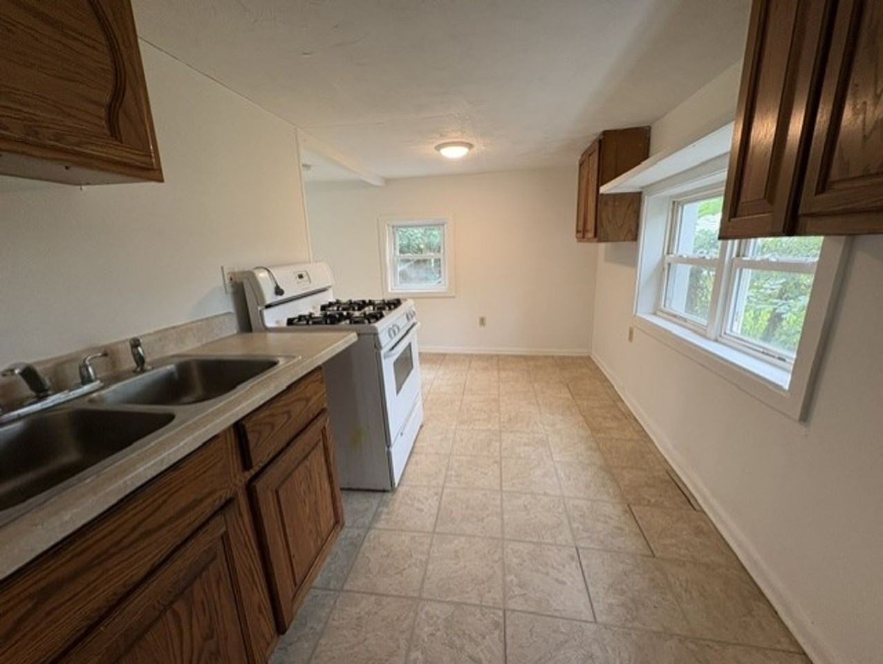 1306 Madison Ave - Photo 3 of 9