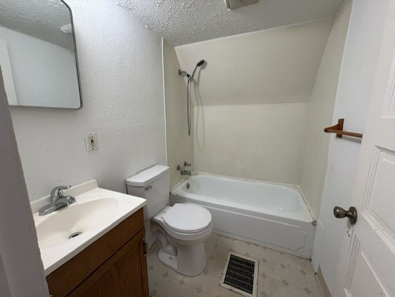 1306 Madison Ave - Photo 4 of 9