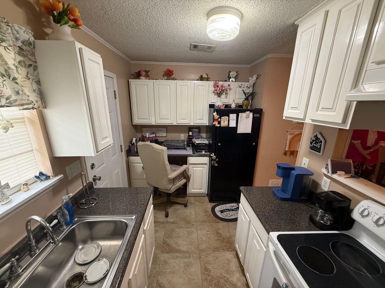545 Hickory Ave Apt B - Photo 5 of 9