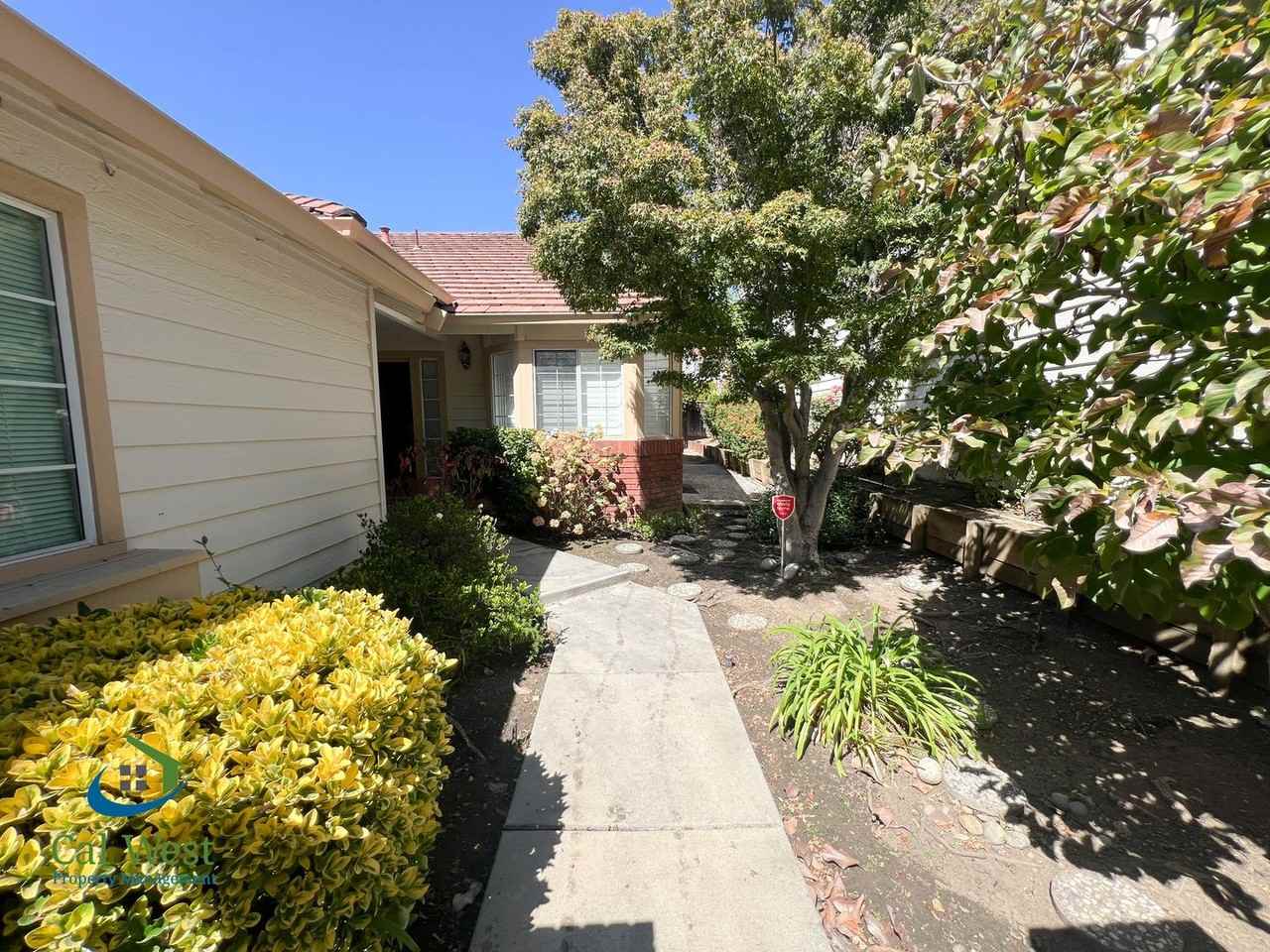 2331 Cresthaven St - Photo 2 of 17