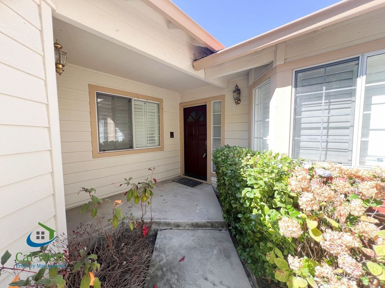 2331 Cresthaven St - Photo 3 of 17