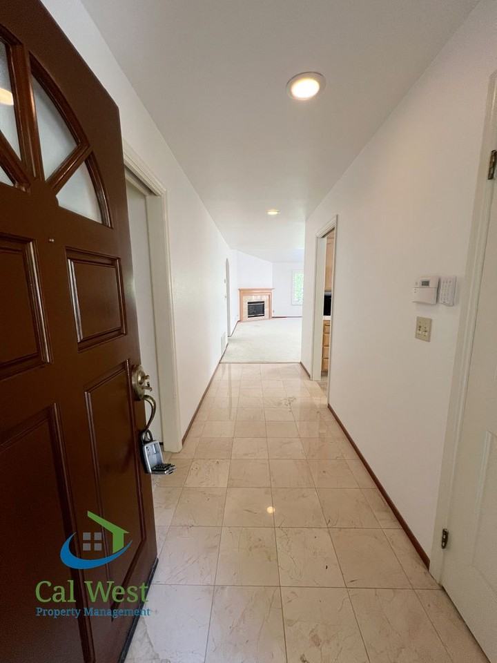 2331 Cresthaven St - Photo 4 of 17