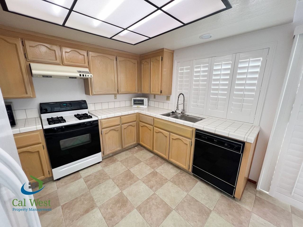 2331 Cresthaven St - Photo 6 of 17