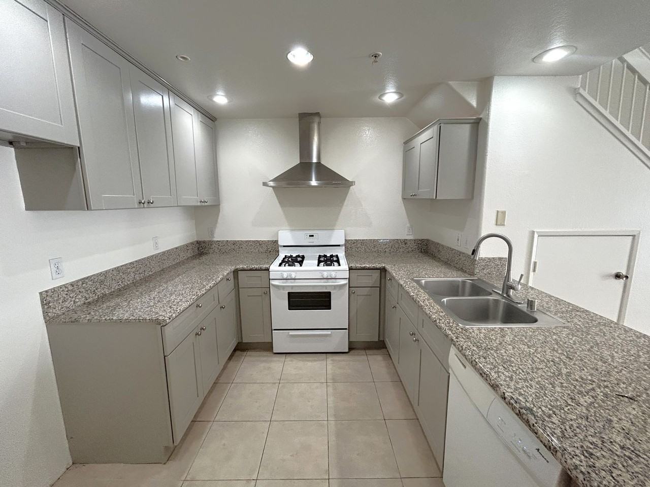 13133 Le Parc #912 - Photo 2 of 22