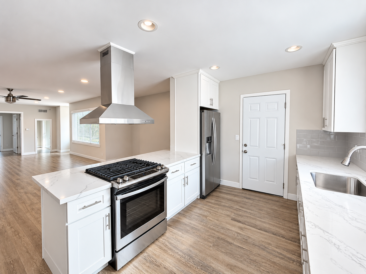 5606 Mary Lane Dr - Photo 4 of 20