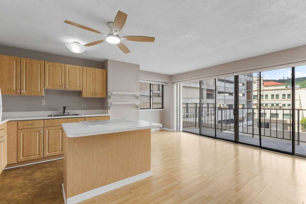 818 S King St #602 - Photo 5 of 25