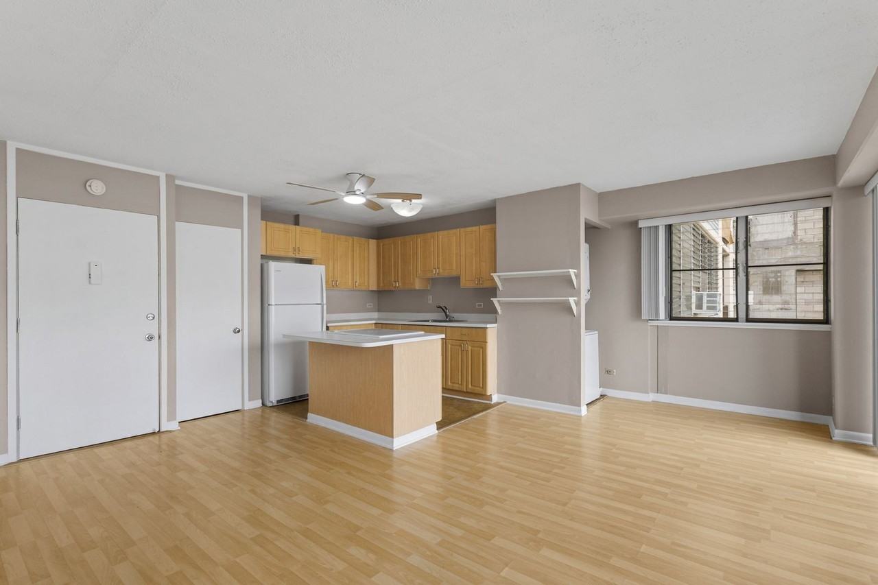 818 S King St #602 - Photo 7 of 25