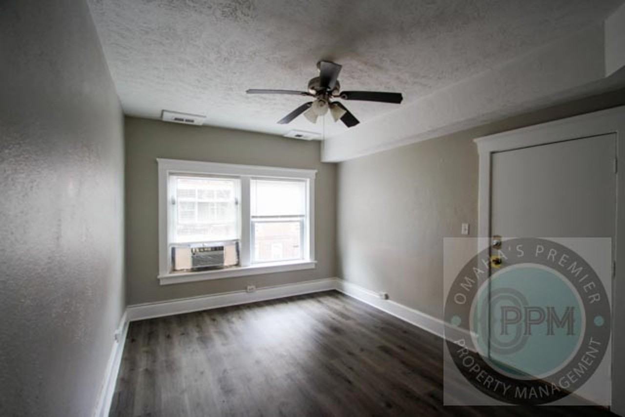 649 S 19th Ave - Photo 2 of 17