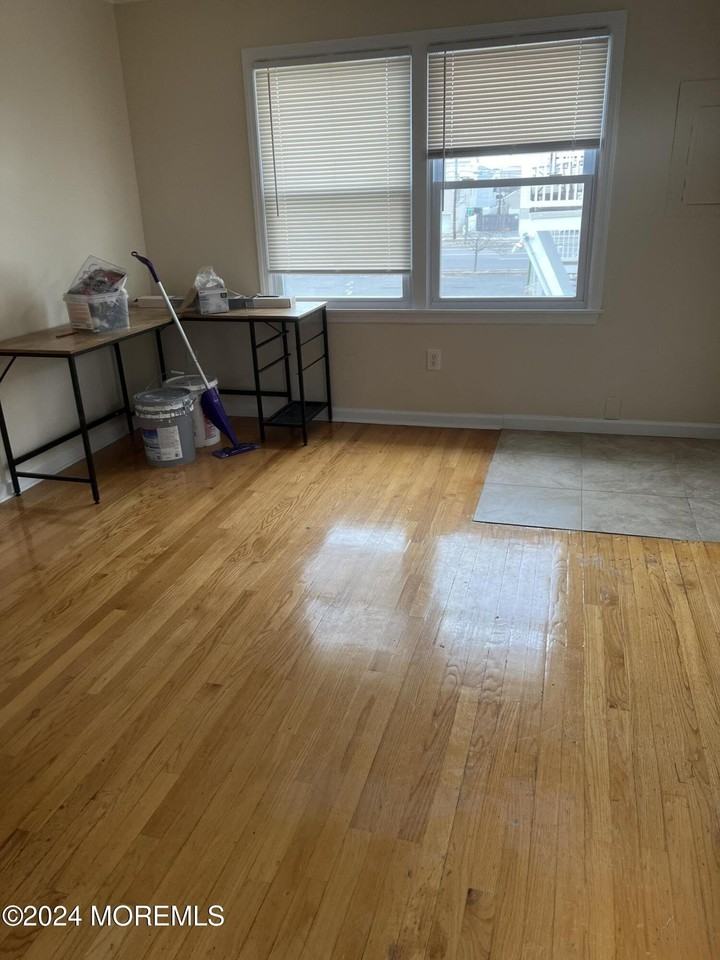 208 Lincoln Ave #C - Photo 3 of 8