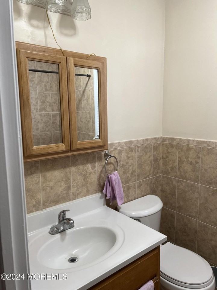 208 Lincoln Ave #C - Photo 4 of 8