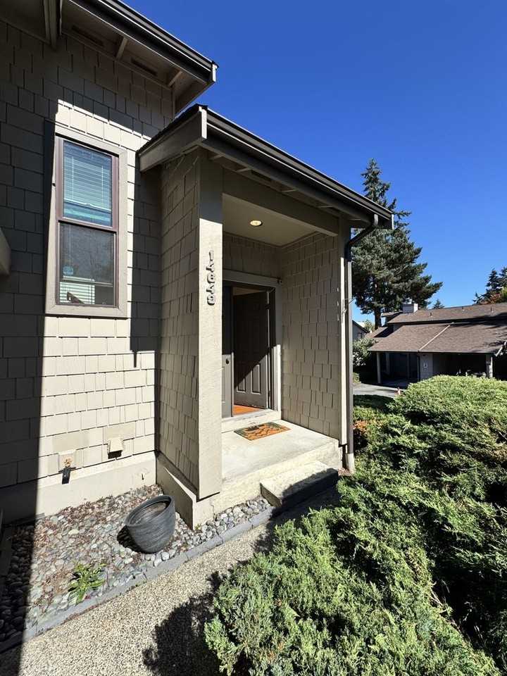 14649 Ne 35th St - Photo 2 of 31