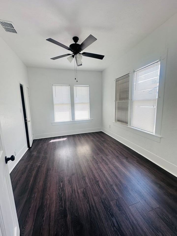 542 Mcintyre Ave - Photo 3 of 28