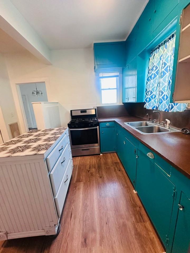 542 Mcintyre Ave - Photo 4 of 28