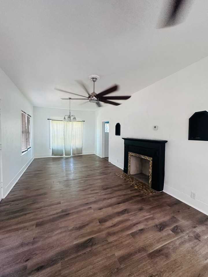 542 Mcintyre Ave - Photo 5 of 28