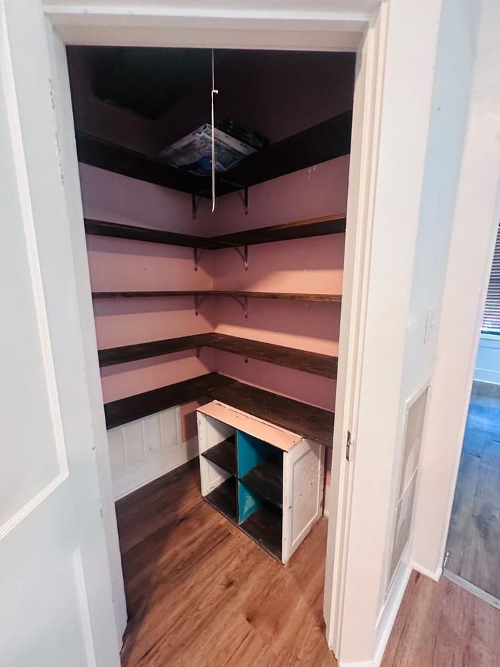 542 Mcintyre Ave - Photo 7 of 28