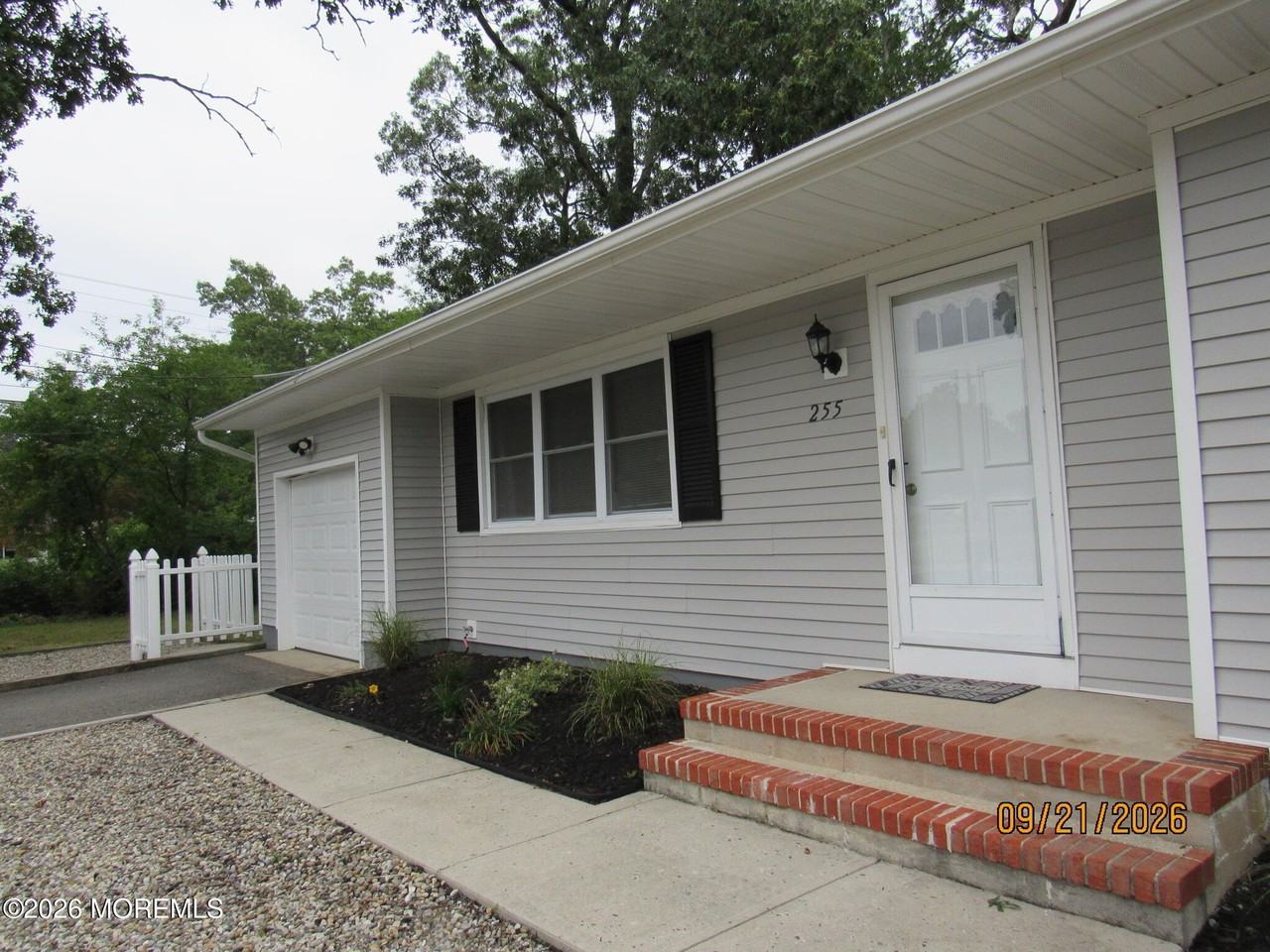 255 Dogwood Ln - Photo 3 of 22