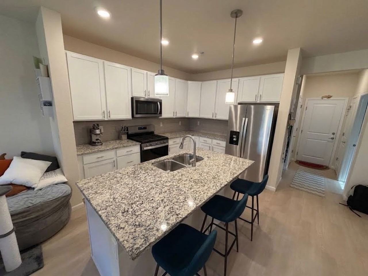 112 Ambrose St - Photo 4 of 14