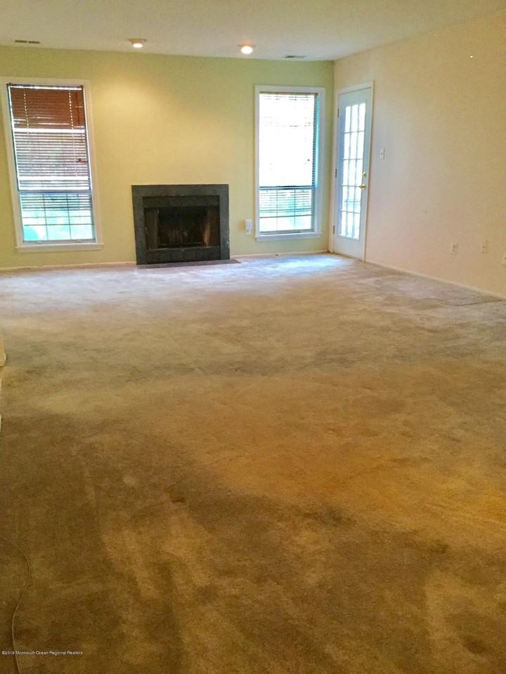 401 Yorkshire Pl - Photo 7 of 23