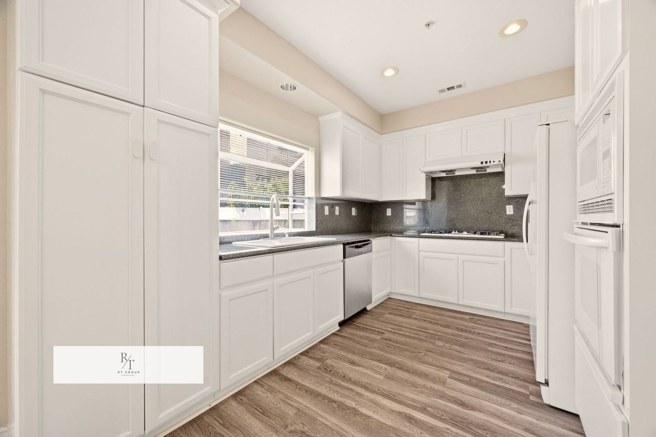 1115 Fairview Ave #B - Photo 4 of 28