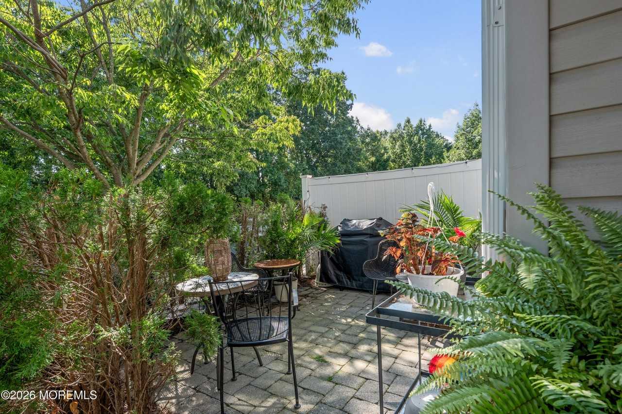49 Richmond Ct - Photo 2 of 17