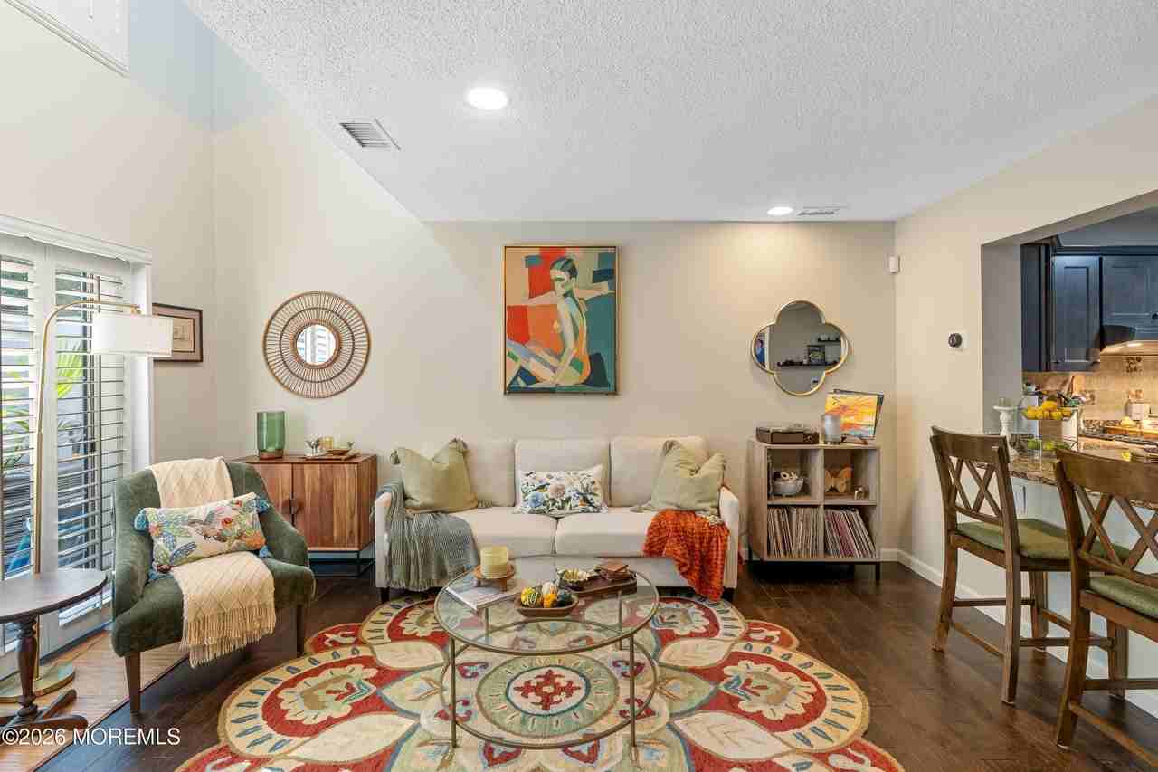 49 Richmond Ct - Photo 4 of 17
