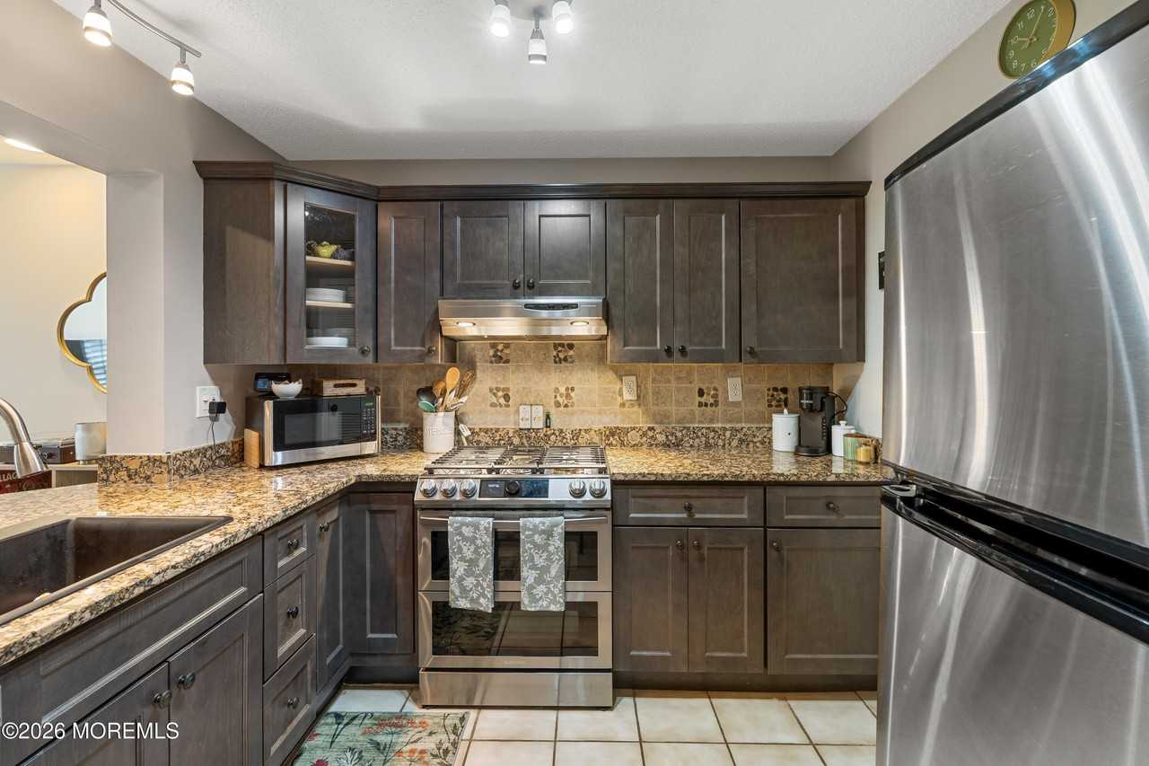 49 Richmond Ct - Photo 5 of 17