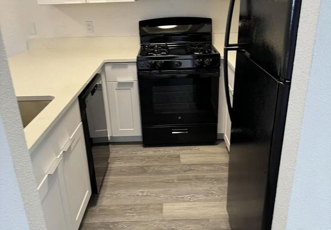 250 Sunset Dr #28 - Photo 4 of 9