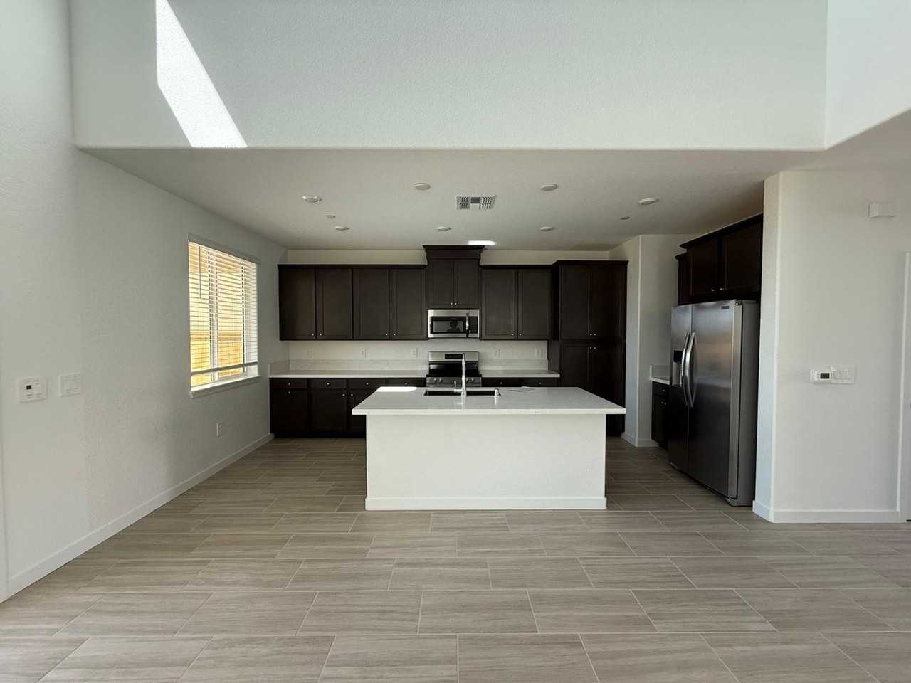 171 Dock Cir - Photo 3 of 38