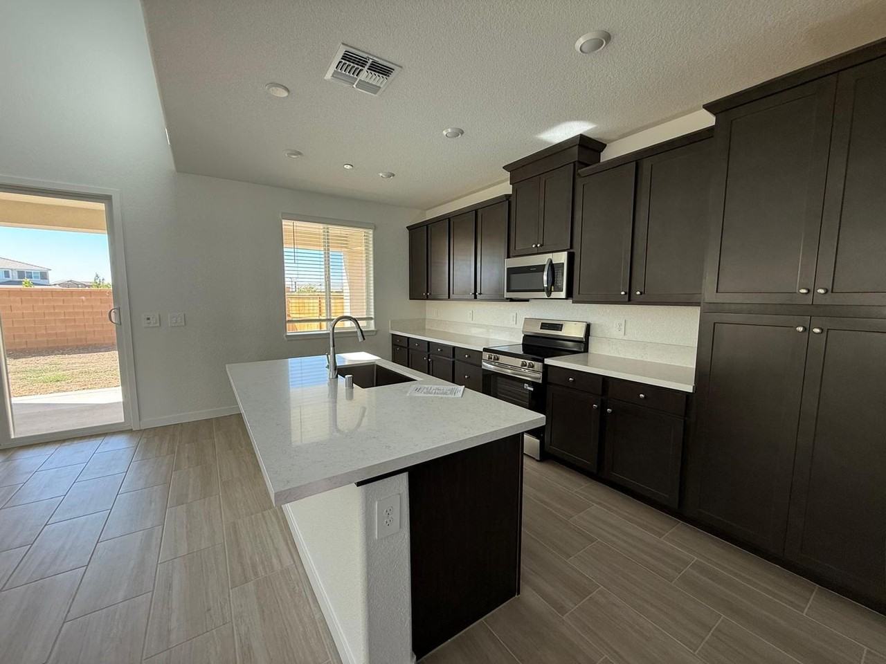 171 Dock Cir - Photo 4 of 38