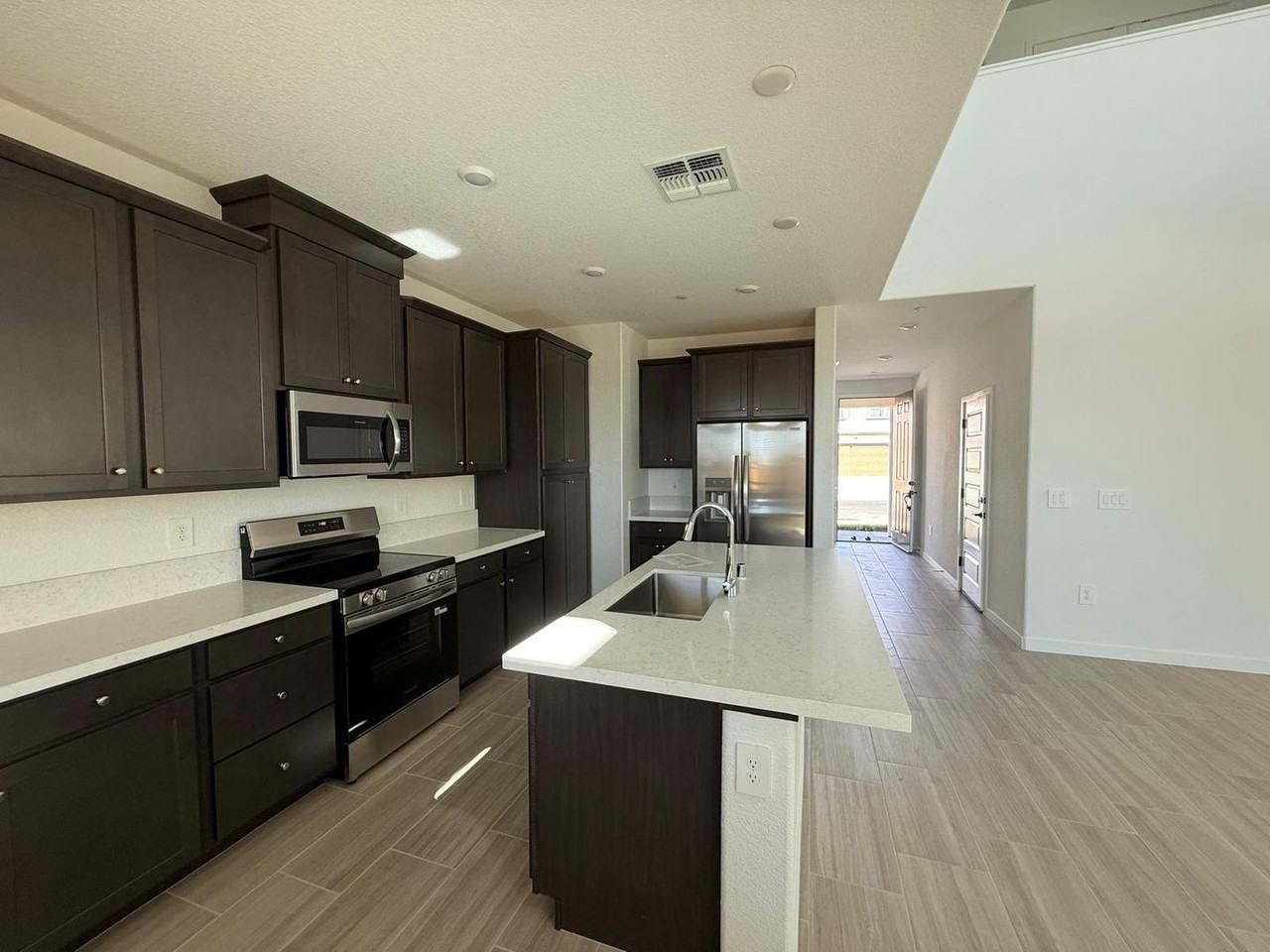 171 Dock Cir - Photo 5 of 38