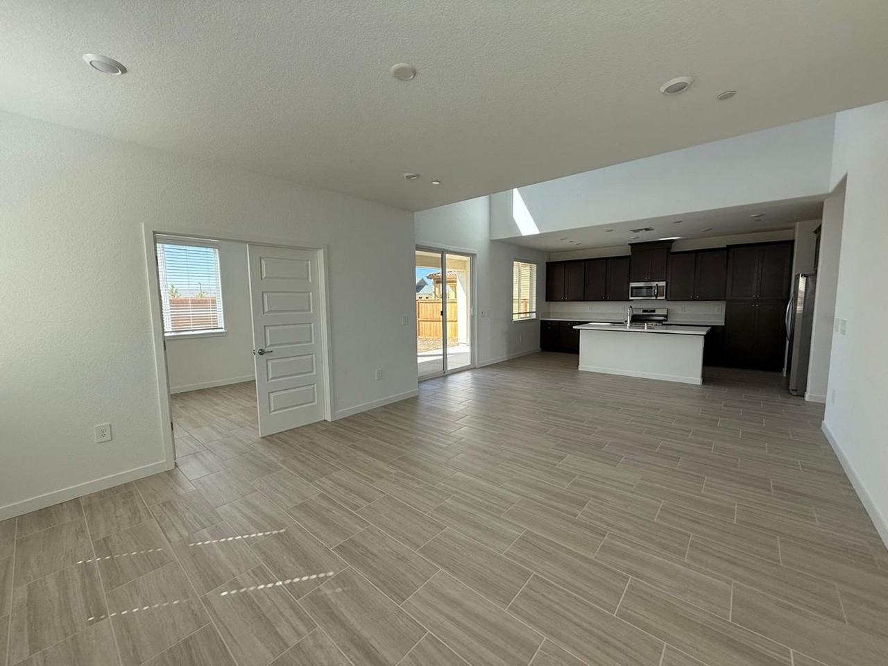 171 Dock Cir - Photo 6 of 38