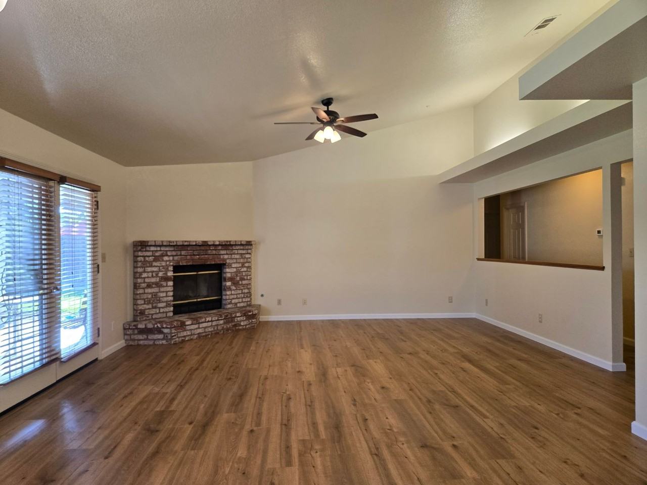20427 Sparrow Ct - Photo 2 of 10