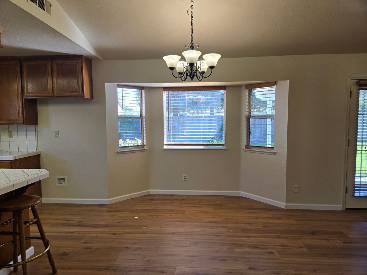 20427 Sparrow Ct - Photo 3 of 10