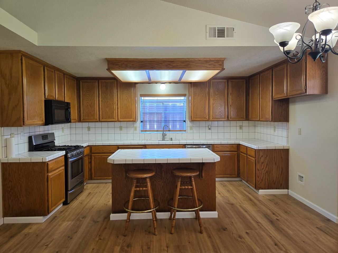 20427 Sparrow Ct - Photo 4 of 10