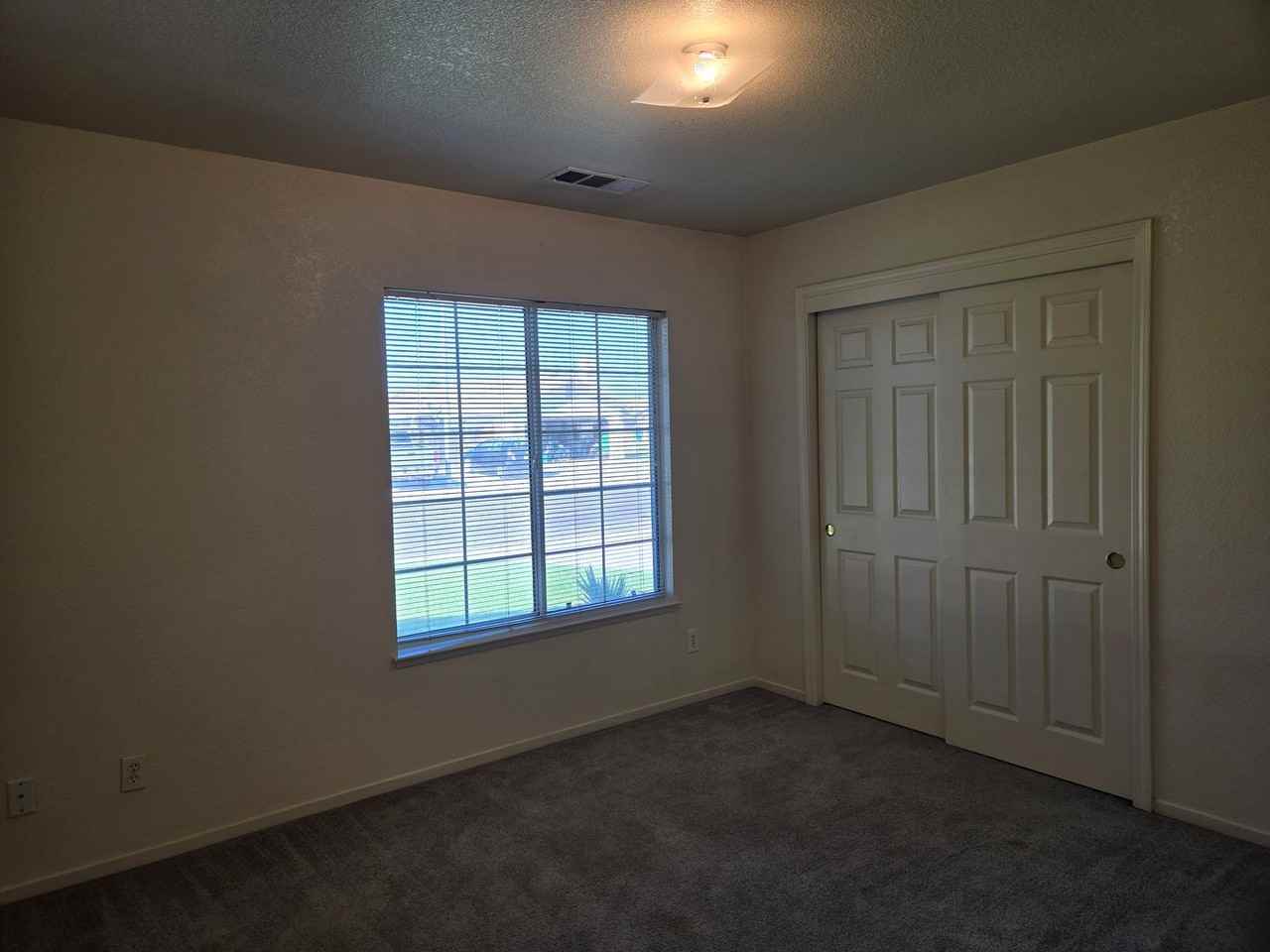 20427 Sparrow Ct - Photo 5 of 10