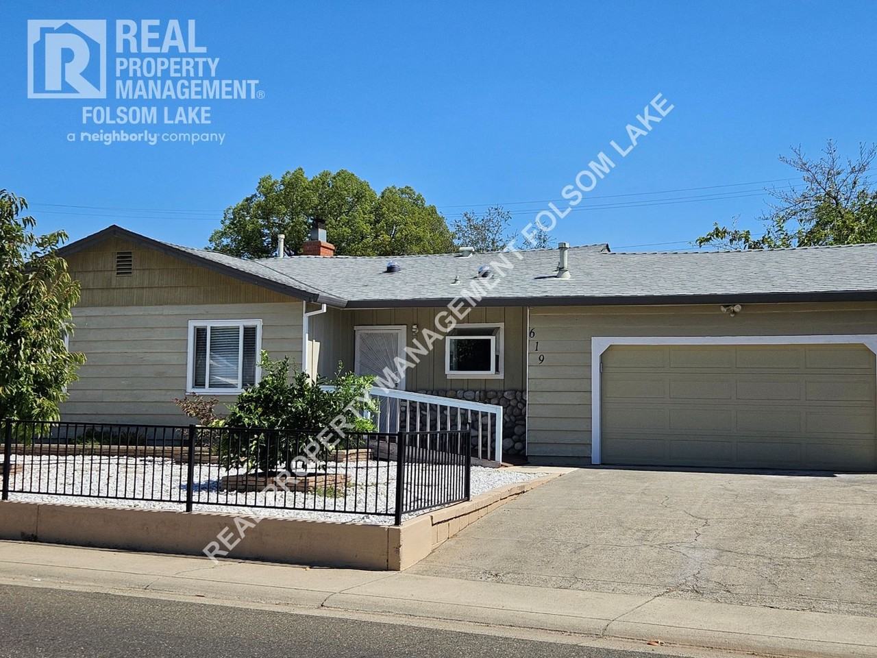 619 Wales Dr - Photo 2 of 26
