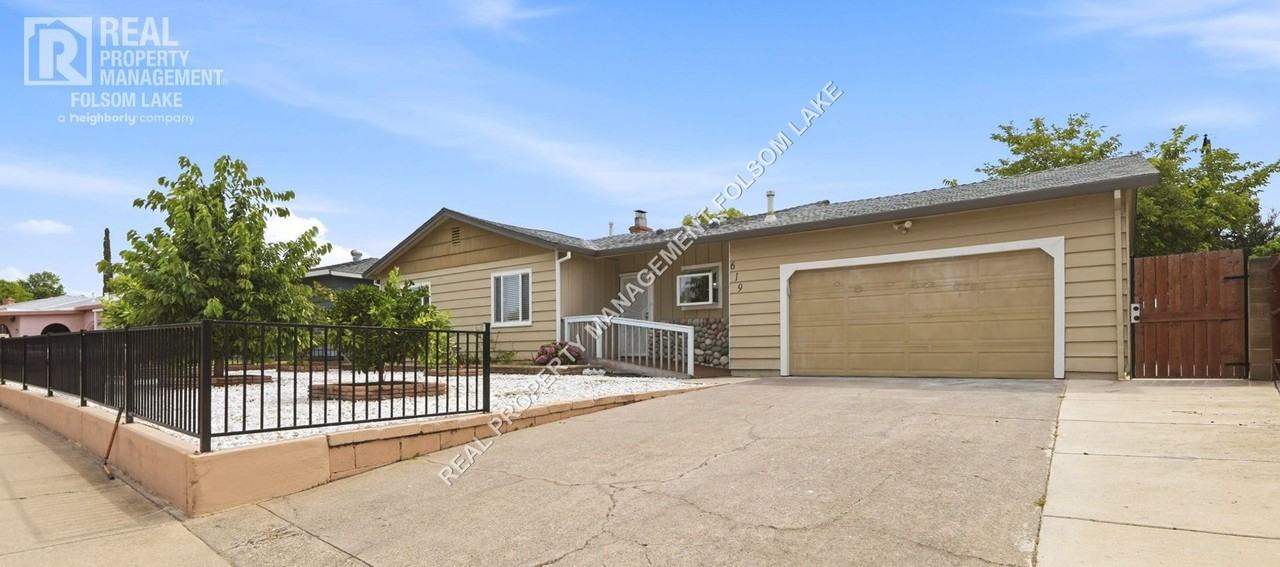 619 Wales Dr - Photo 3 of 26