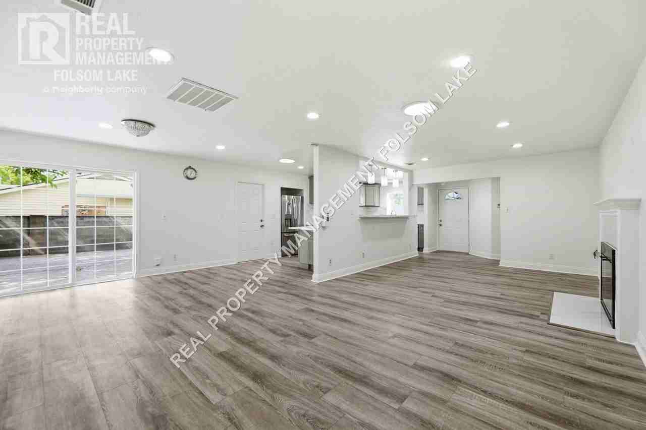 619 Wales Dr - Photo 4 of 26