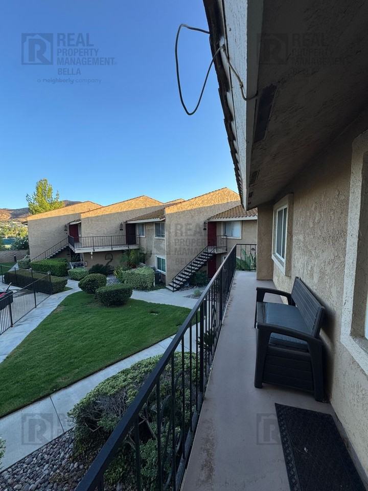 24311 Canyon Lake Dr N - Photo 3 of 30