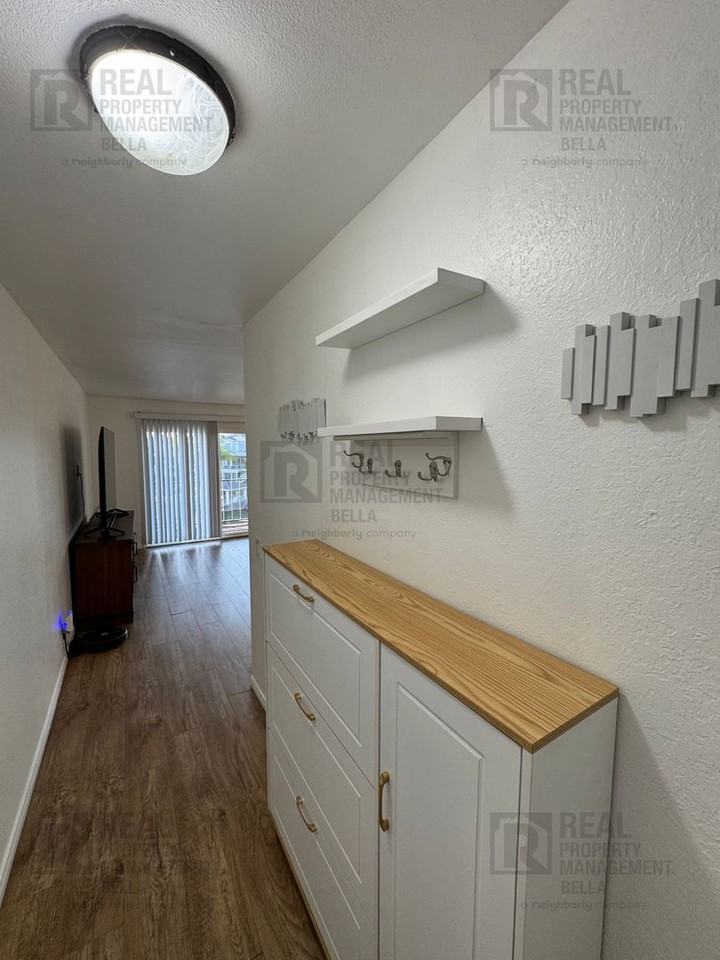 24311 Canyon Lake Dr N - Photo 4 of 30