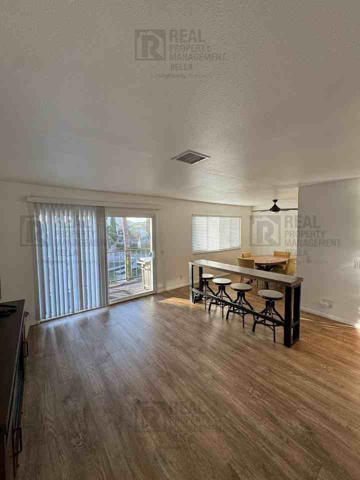 24311 Canyon Lake Dr N - Photo 5 of 30