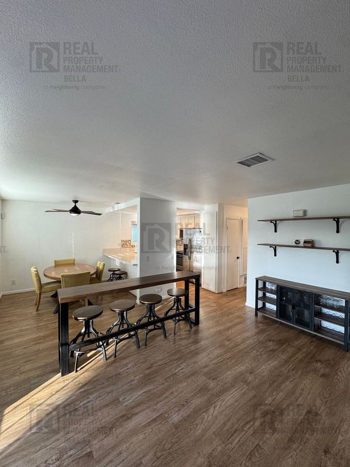 24311 Canyon Lake Dr N - Photo 6 of 30