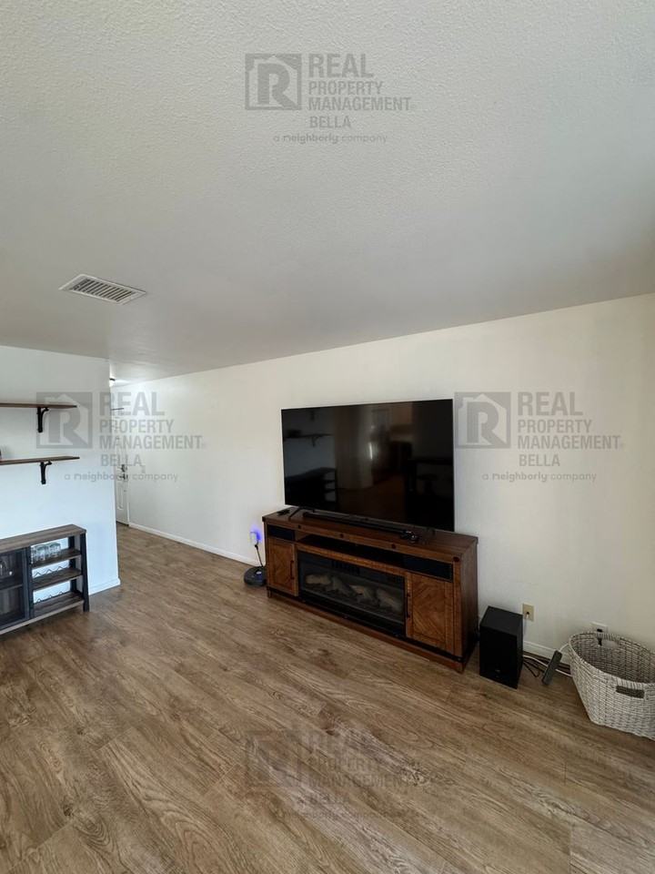 24311 Canyon Lake Dr N - Photo 7 of 30